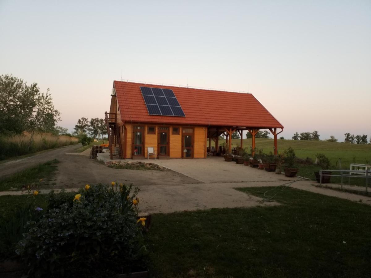 Tómajor Vendégházak Tiszaeszlar Exterior foto