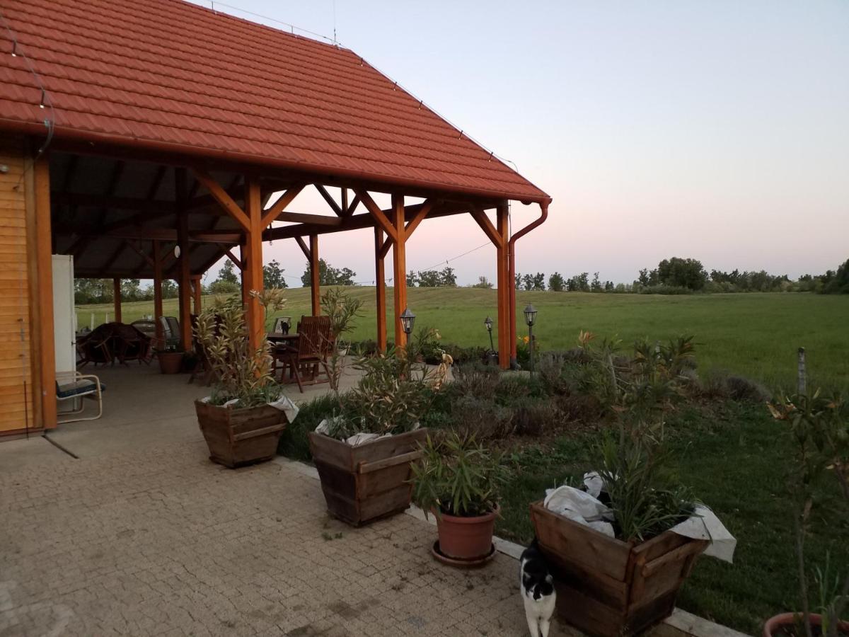 Tómajor Vendégházak Tiszaeszlar Exterior foto